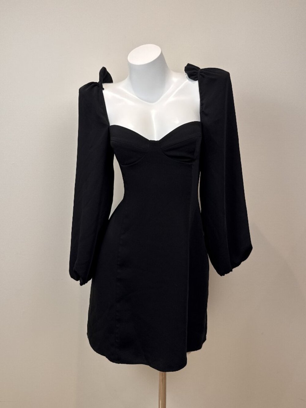 Aritzia Wilfred Novella Dress Black Sweetheart Bustier Puff Sleeve Mini Size 2